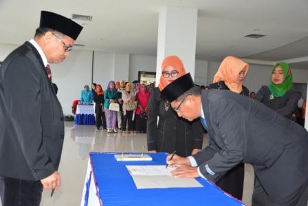 Rektor Lantik Dekan FKIP dan 22 Pejabat Struktural