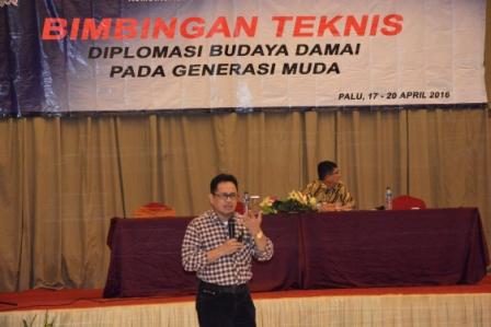 Bimtek Budaya Damai, Rektor Sampaikan Materi tentang Komunikasi Budaya