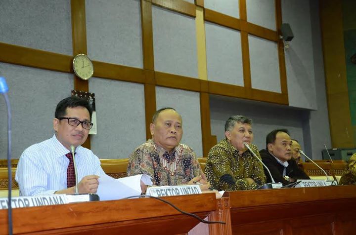 REKTOR UNTAD RDP DENGAN KOMISI X DPR RI