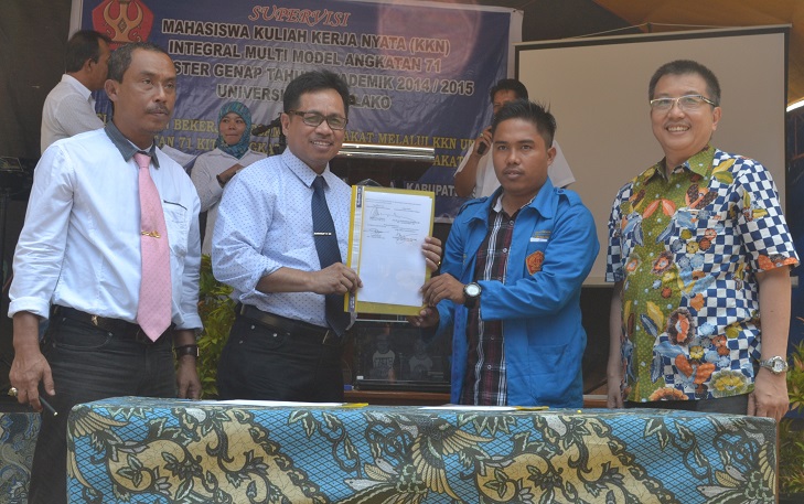 Rektor Beri Apresiasi Mahasiswa KKN