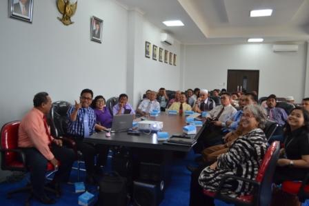 FORKOM KMPT DAPUK REKTOR UNTAD SEBAGAI NARASUMBER KARENA SUKSES DALAM MENGELOLA DAN MENATA UNTAD