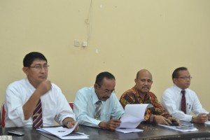 Empat bakal calon dekan FKIP. Kiri ke kanan: Dr Lukman, Dr Sarjan, Dr Gazali, dan Prof Konder Manurung (Foto Taqyuddin Bakri)