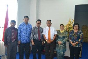 Foto bersama usai penandatanganan MoU dan diskusi antara Rektor Universitas Tadulako dengan Rektor Universitas Madako (Dok Humas)
