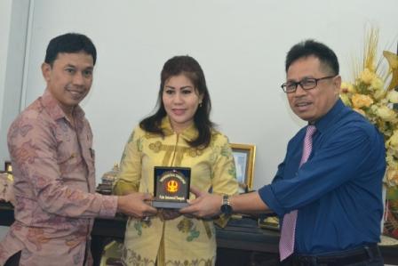 Rektor Bernazar Sumbang Panti Asuhan Rp 2,5 Juta