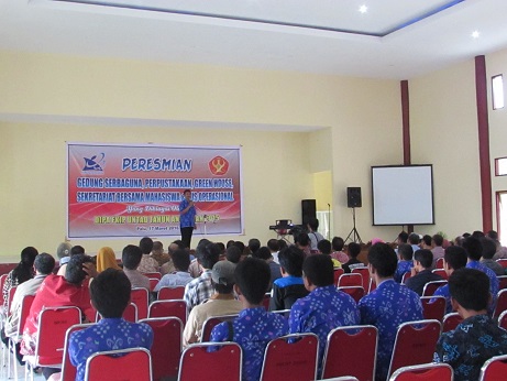 Rektor Resmikan Gedung Baru dan Bus Operasional Fkip