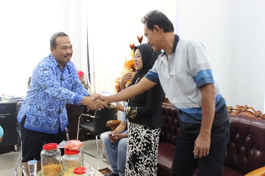 Bumida Serahkan Klaim Kepada Orang Tua Mahasiswa Untad