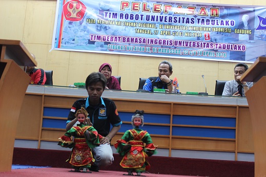 Warek Bima Lepas Rombongan Tim Robot Untad