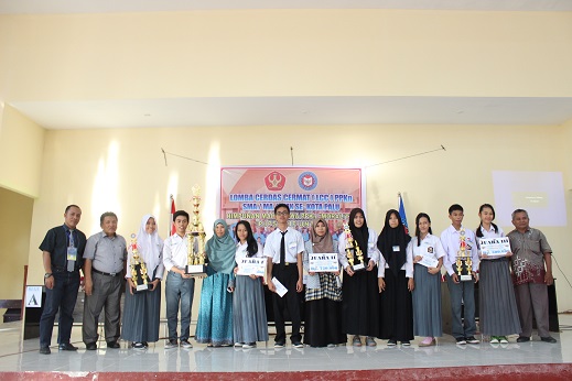 Jadi Juara, SMA Model Terpadu Madani Rebut Piala Bergilir Dekan FKIP