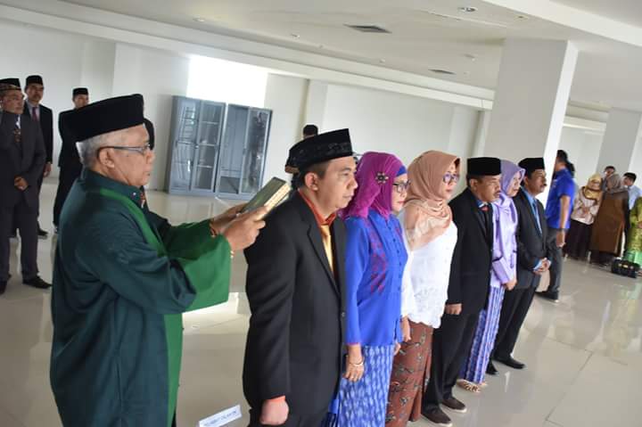 Rektor Untad Lantik Tiga Wakil Dekan FISIP Periode 2017-2021 serta Pejabat Pengelola UPT Komisi Disiplin
