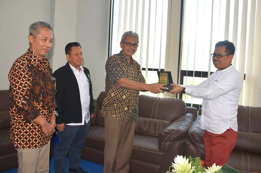 Jalin Kerjasama Terkait Lingkungan, Untad Teken MoU Dengan KemenLHK