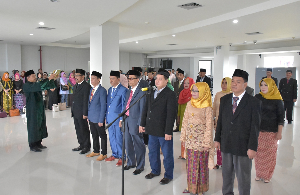 Rektor Untad Lantik Dekan Fakultas Kehutanan Serta Tujuh Belas Jabatan Struktural