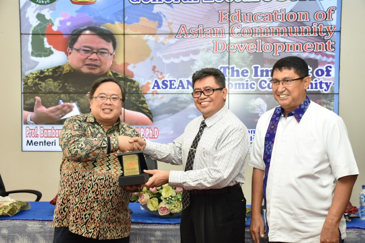 Menteri PPN/Ketua Bappenas Indonesia Beri Kuliah Umum di Universitas Tadulako