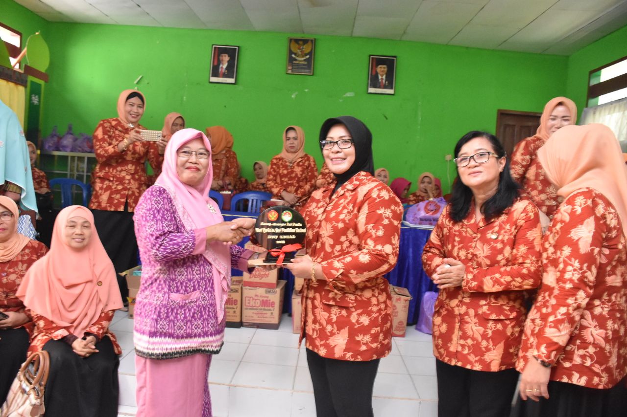 dalam bahasa inggris 2019 berita Dharma Universitas Lakukan Tadulako Wanita Persatuan