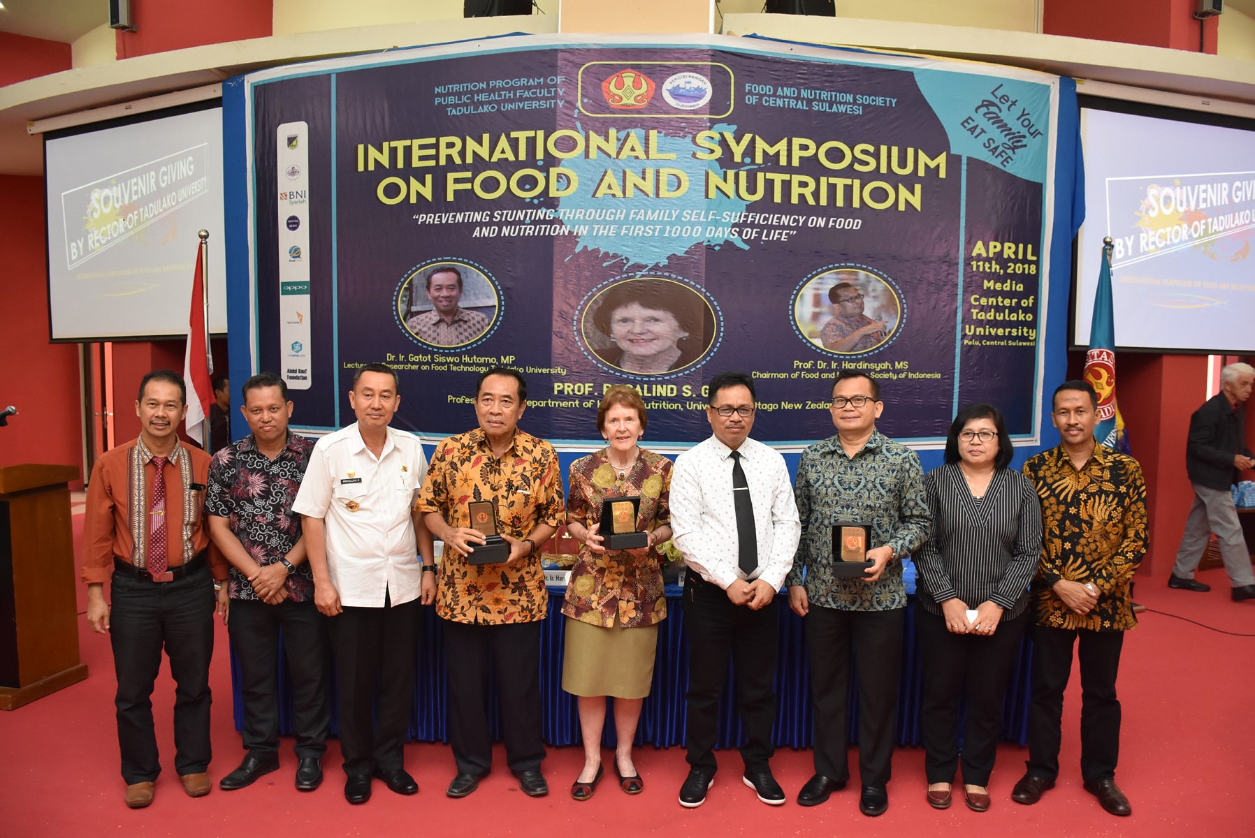 International Symposium Fakultas Kesehatan Masyarakat Untad Hadirkan Pakar Gizi & Makanan Asal New Zealand