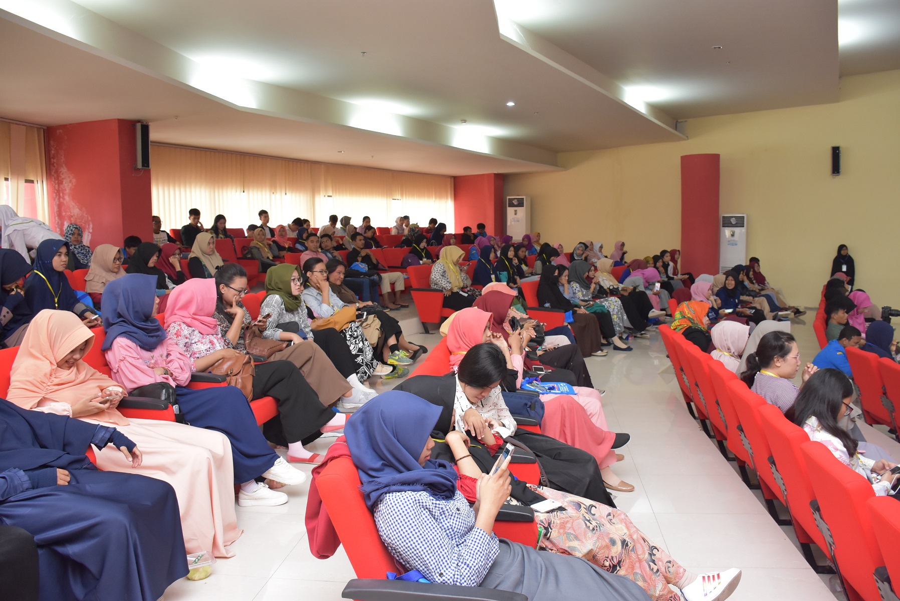 Acara yang turut dibuka oleh Dr Nurdin Rahman M Si M Kes selaku Dekan Fakultas Kesehatan Masyarakat dihadiri oleh Mahasiswa dan Akademisi dari berbagai