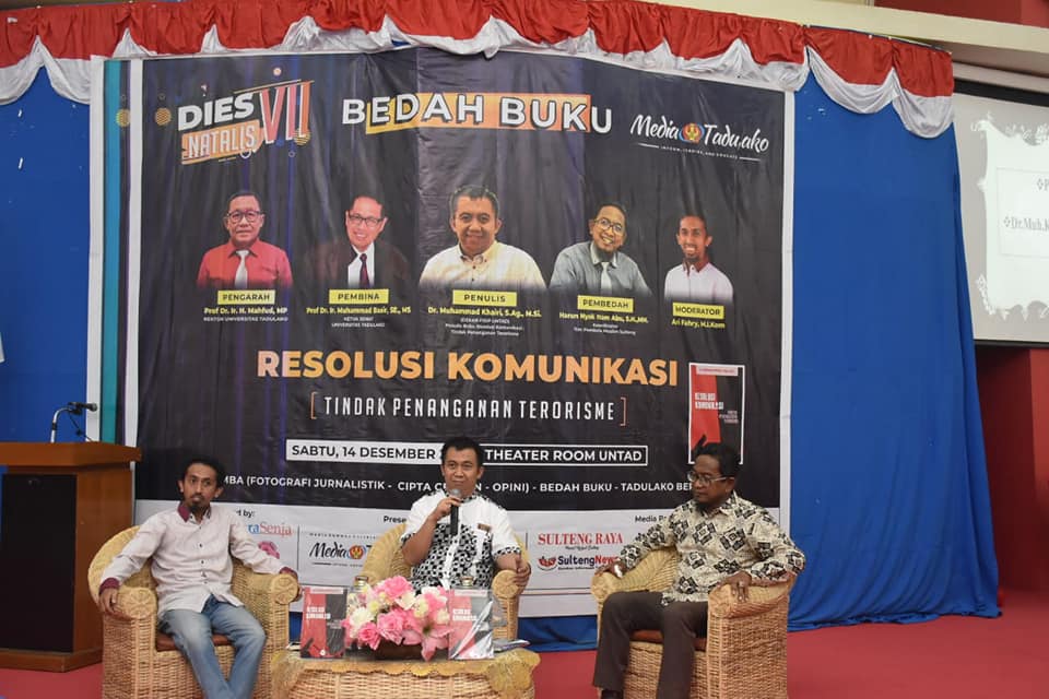 Dies Natalie ke VII, Media Tadulako Untad Gelar Bedah Buku Terkait Resolusi Komunikasi